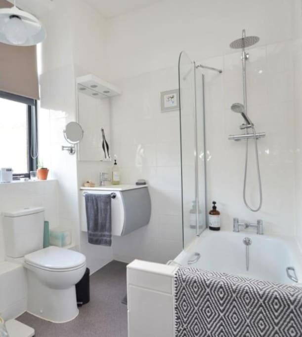 Contractor And Family Friendly Grade II Townhouse- 3 Bedrooms- Free Parking Norwich Exterior photo