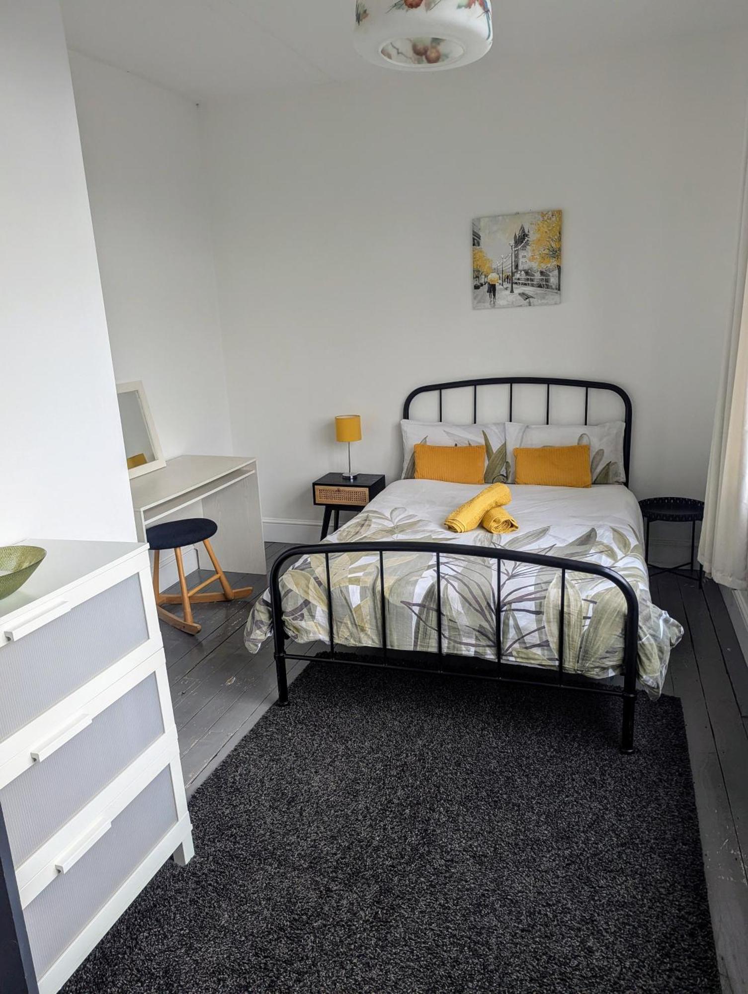 Contractor And Family Friendly Grade II Townhouse- 3 Bedrooms- Free Parking Norwich Exterior photo